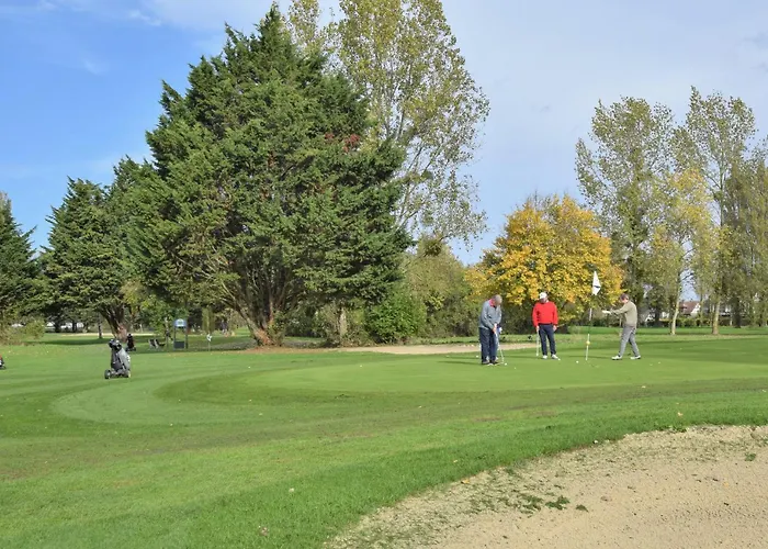 2 Bedroom Amazing In Feriehus Dives-sur-Mer