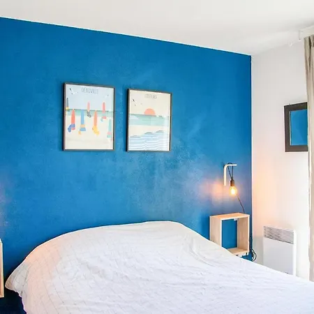 2 Bedroom Amazing In 別荘 ディーブ・シュール・メール