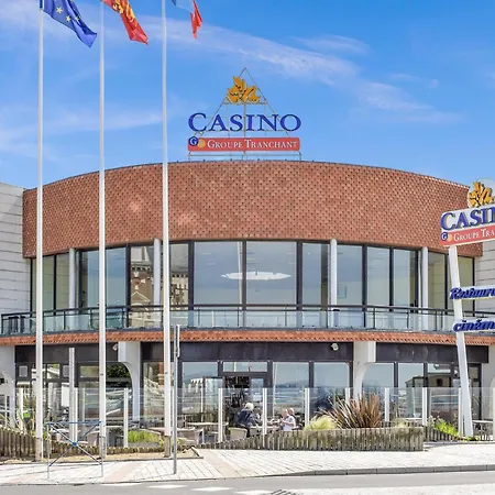 2 Bedroom Amazing In ディーブ・シュール・メール