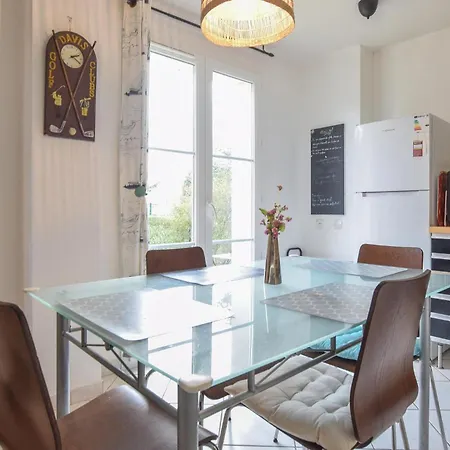 2 Bedroom Amazing In Prázdninový dům *